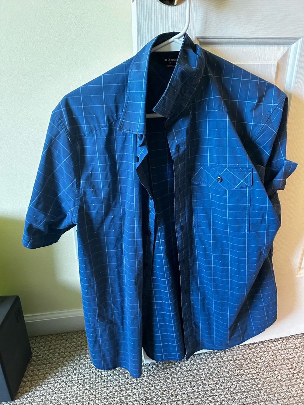 Men's Blue Short-Sleeve Button-Up Shirt